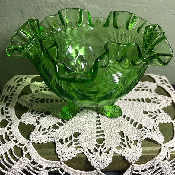 Fenton Other - Fenton Springtime Green Threaded Diamond Optic Three Footed Bowl # 8425